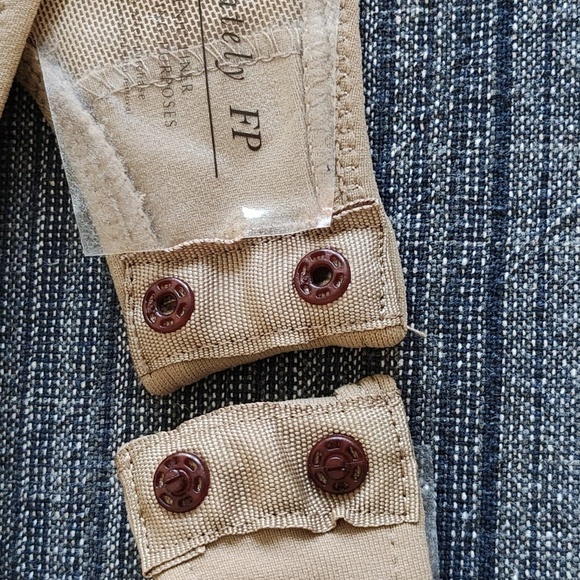 New FREE PEOPLE Tan V-Neck Bodysuit Small - Picture 10 of 16